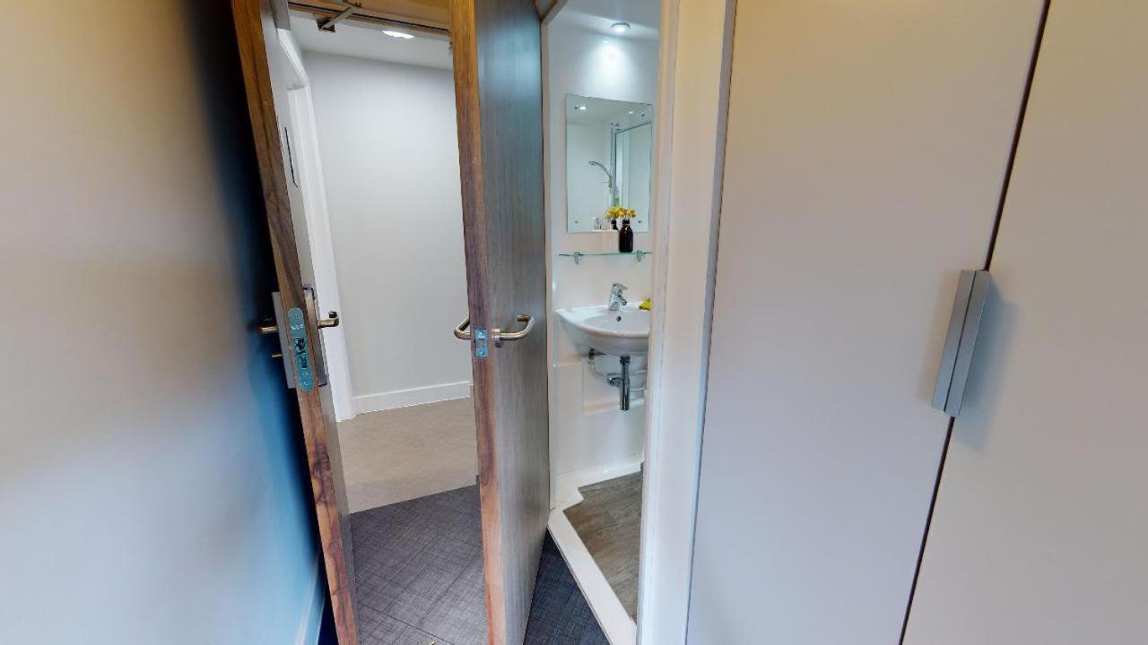 Apartamento Tranquil Private Bedrooms At Twerton Mill In